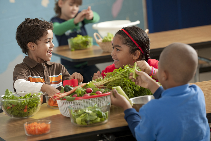 kids-eating_720